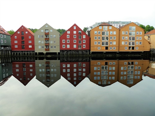 Trondheim river reflection